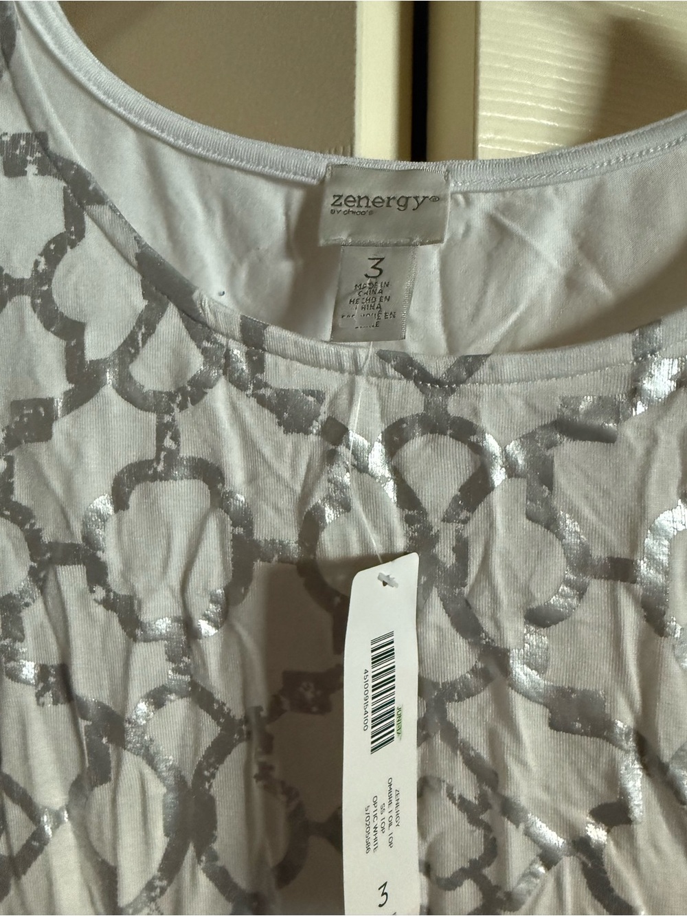 Zenergy by Chico's White Tee with Silver Metallic Chainlink Print size 3
